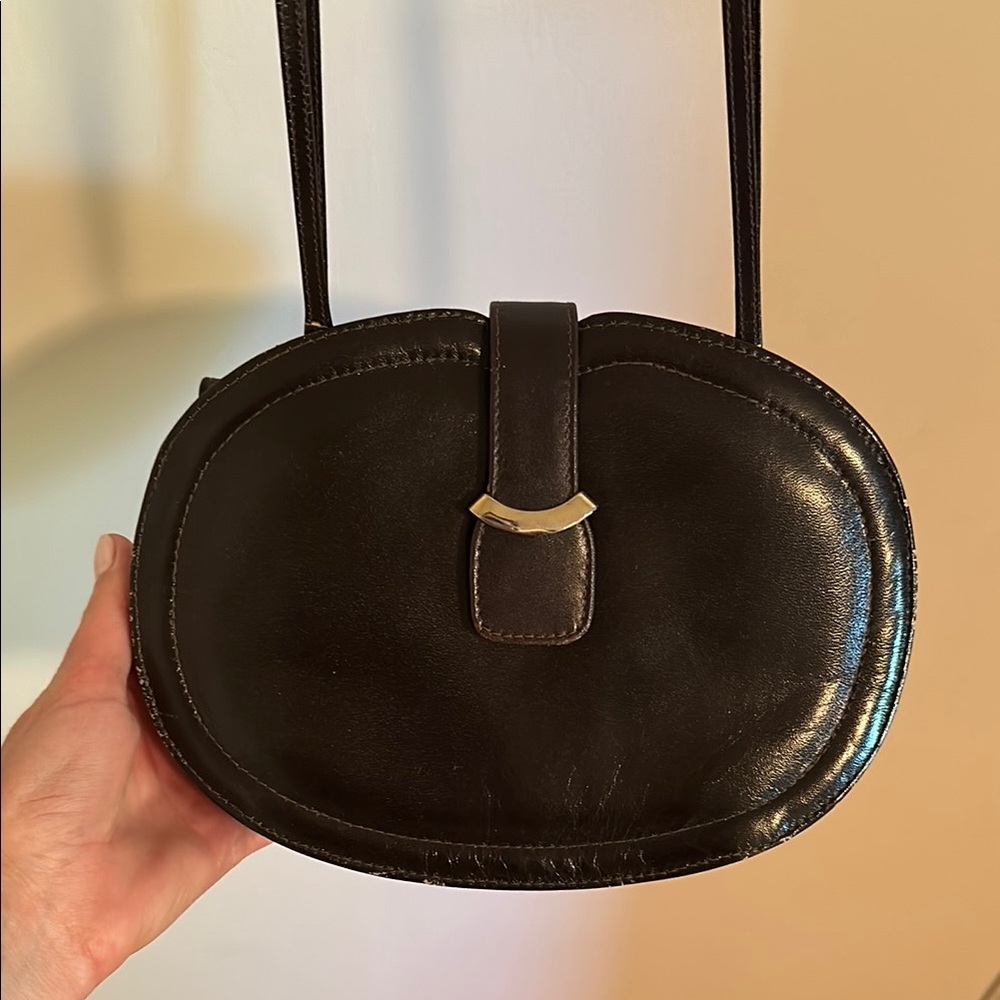 Ponte Vecchio Black Leather Crossbody Bag with Gold Hardware